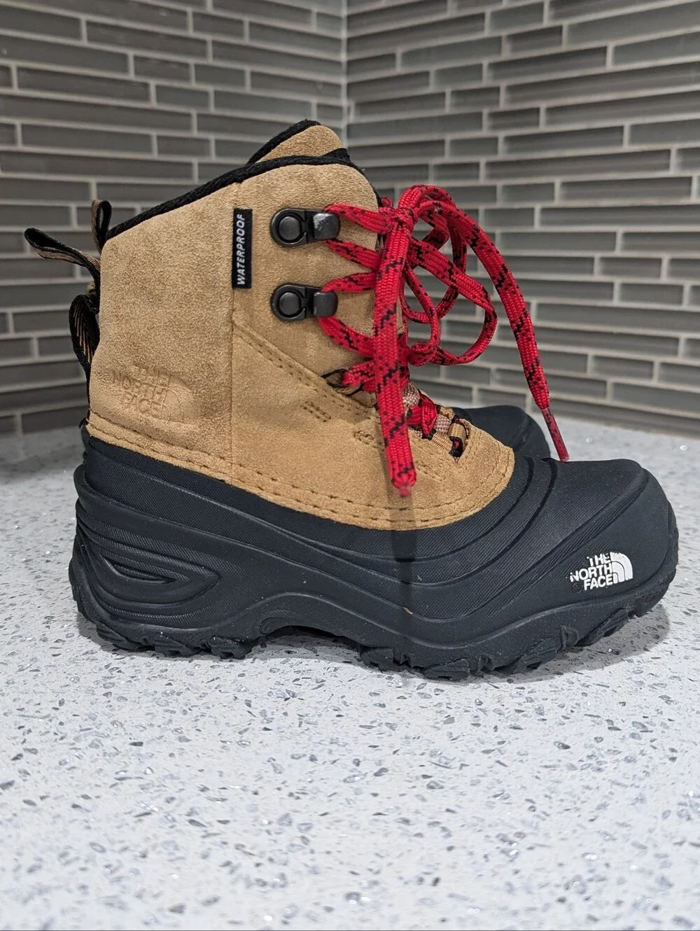 The North Face kids Chilkat V Lace Waterproof Hiking Boots Brown Black Size 12